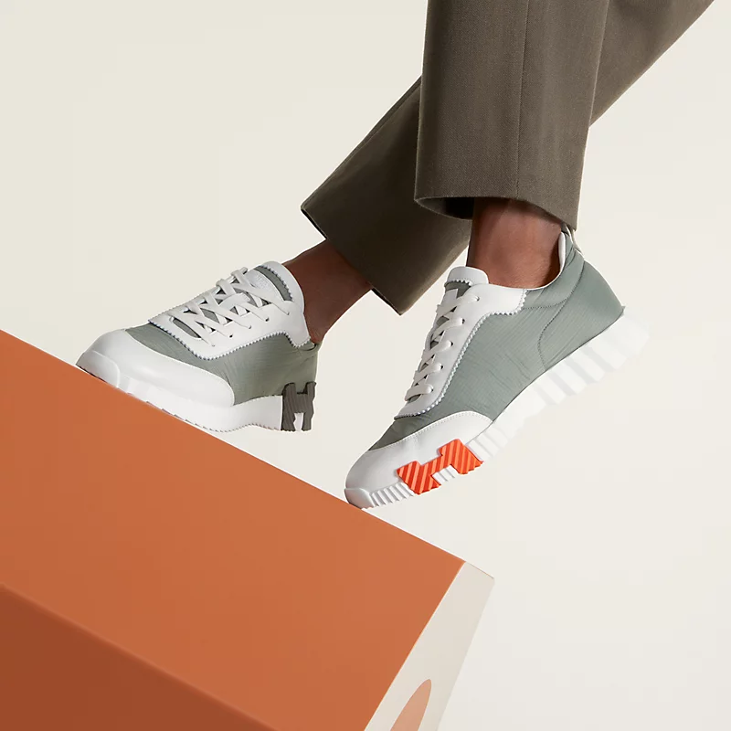 bouncing-sneaker--251831ZHX3-worn-2-0-0-800-800_g