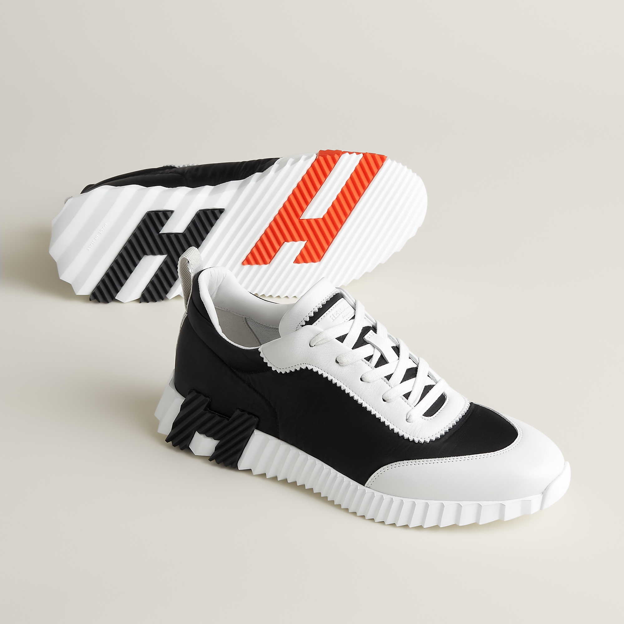 bouncing-sneaker